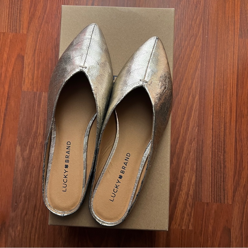 Lucky brand gold slides 7